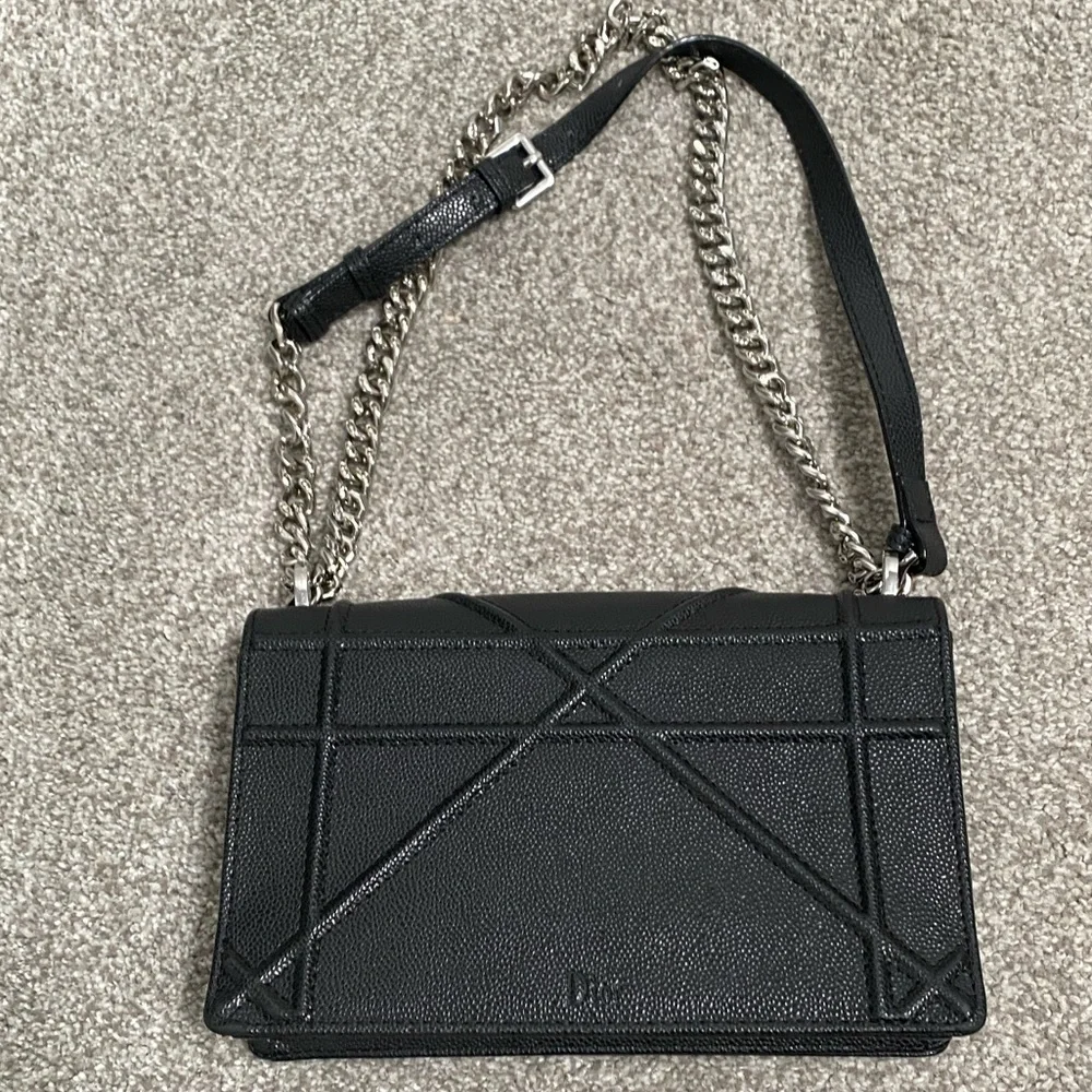 25cm 2.55 c d lady black genuine leather embossed chain handbag - Picture 4 of 10